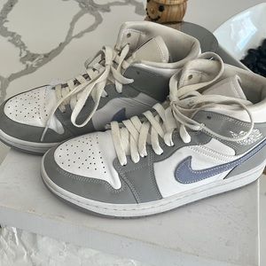 jordan 1 mids aluminum wolf grey size 7.5 are used still very good quality